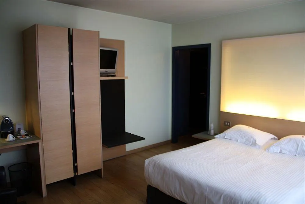 ***  Hotel 322 Lambermont Brussels Belgium